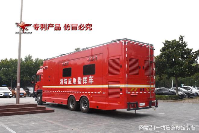 衛(wèi)星通信指揮車 戰(zhàn)勤保障能手，上通指揮中心、下達(dá)一線單兵